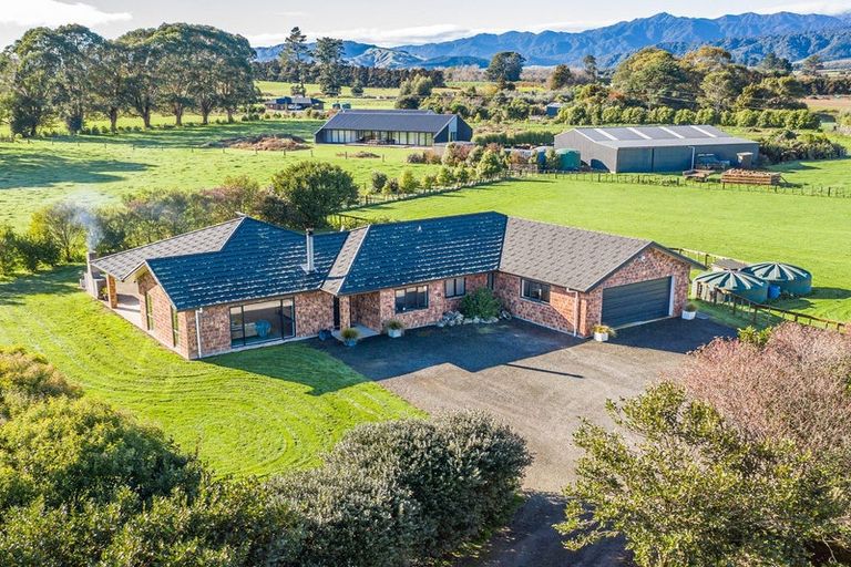 Photo of property in 195 Muhunoa Road East, Ohau, Levin, 5570
