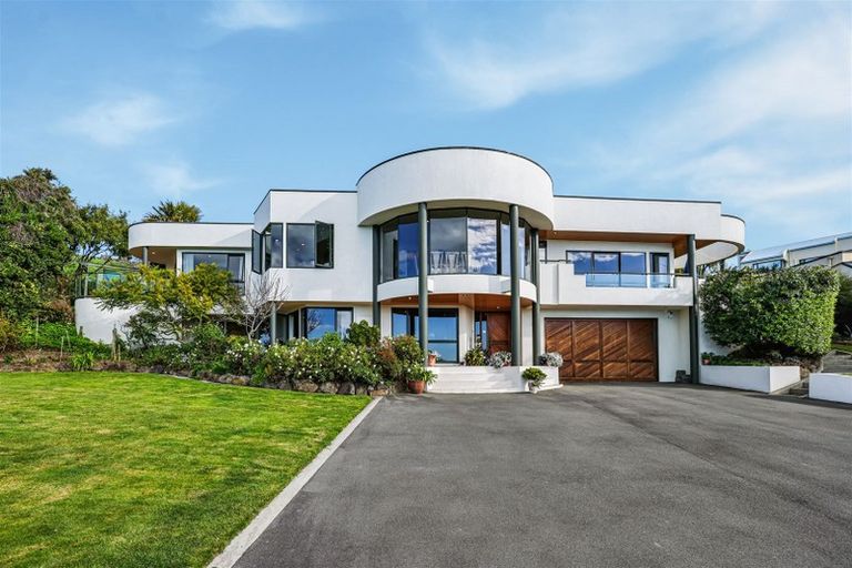 Photo of property in 139 Moncks Spur Road, Redcliffs, Christchurch, 8081
