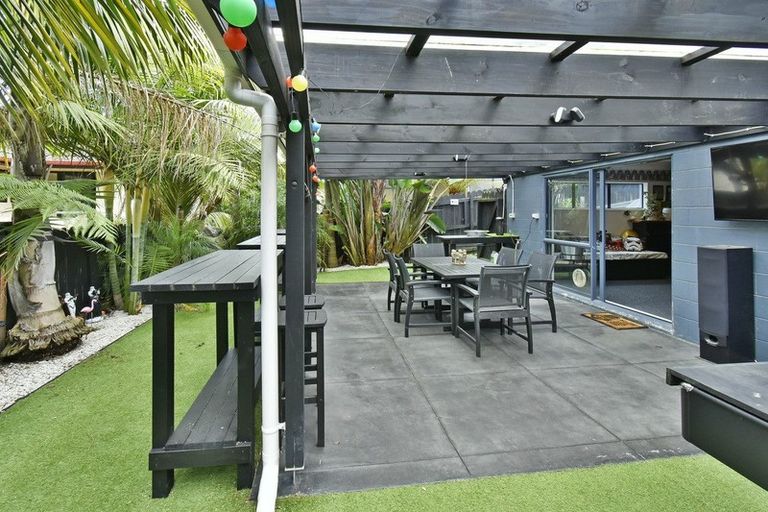 Photo of property in 16 Pat O'connor Place, Manurewa, Auckland, 2105