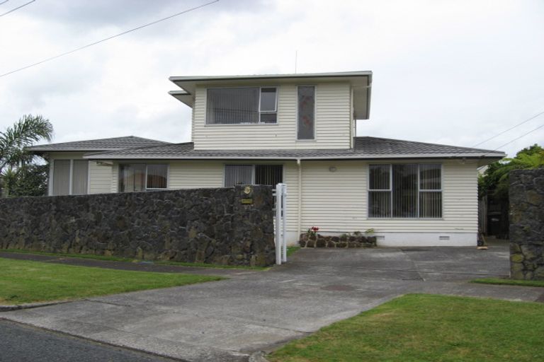 Photo of property in 2 House Avenue, Mangere Bridge, Auckland, 2022
