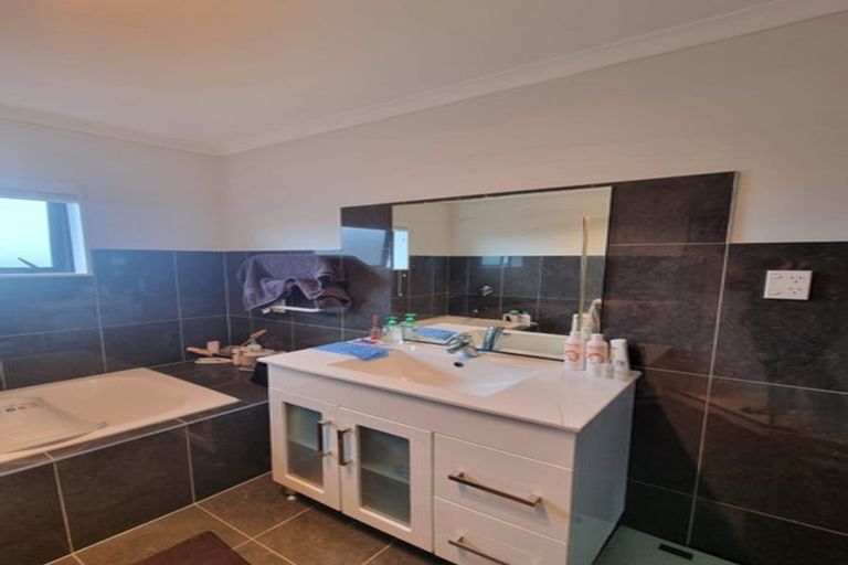 Photo of property in 177 Keri Vista Rise, Papakura, 2110