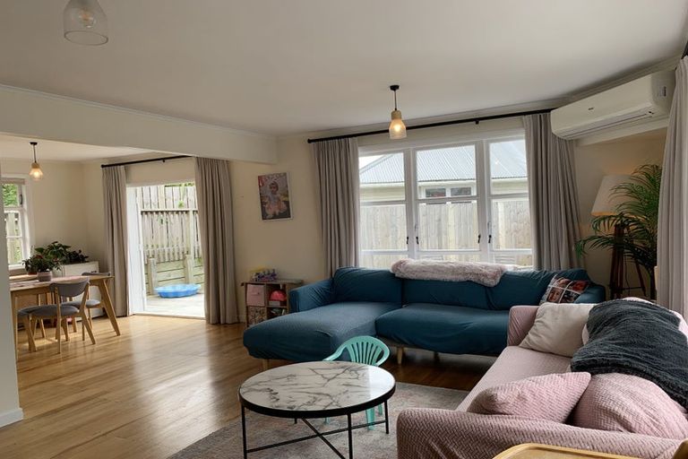 Photo of property in 38 Lyndfield Lane, Newlands, Wellington, 6037