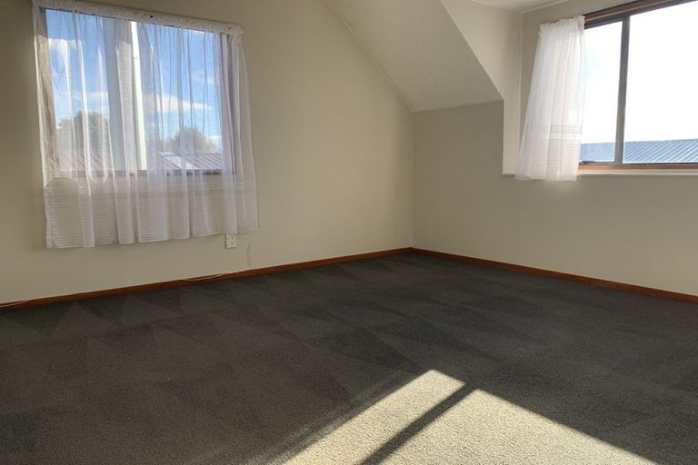 Photo of property in 52 Momorangi Crescent, Redwood, Christchurch, 8051
