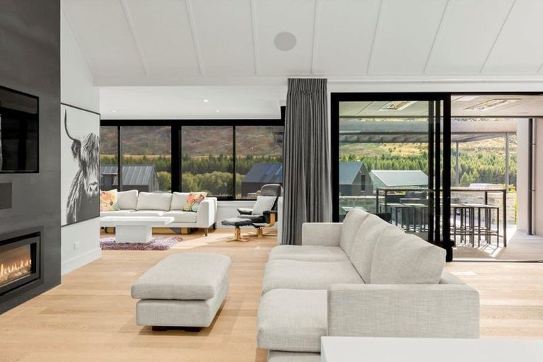 Photo of property in 2 Ploughmans Lane, Arrowtown, 9371