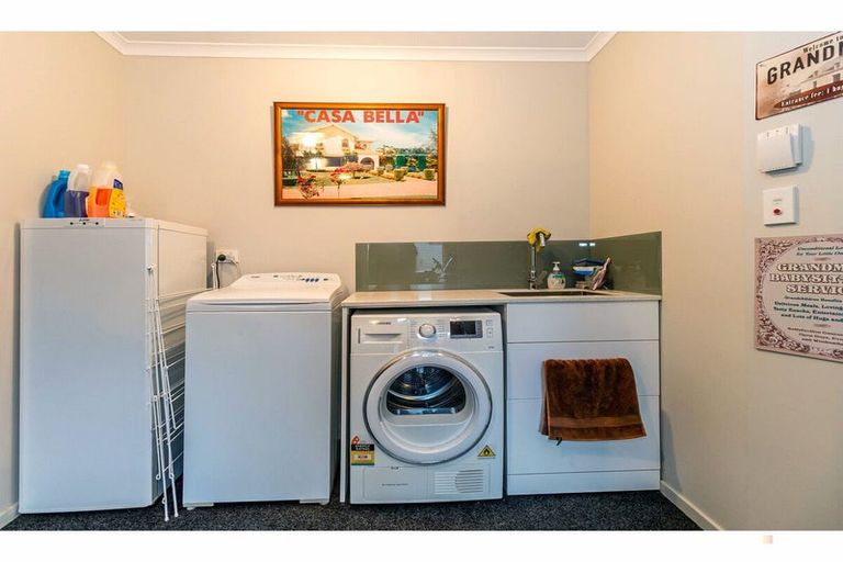 Photo of property in 16 Tancred Street, Geraldine, 7930