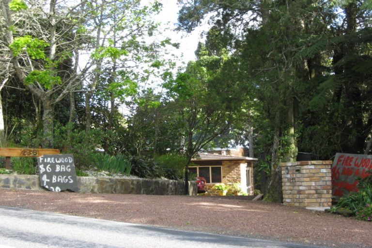 Photo of property in 235 Forest Road, Waiatarua, Auckland, 0612