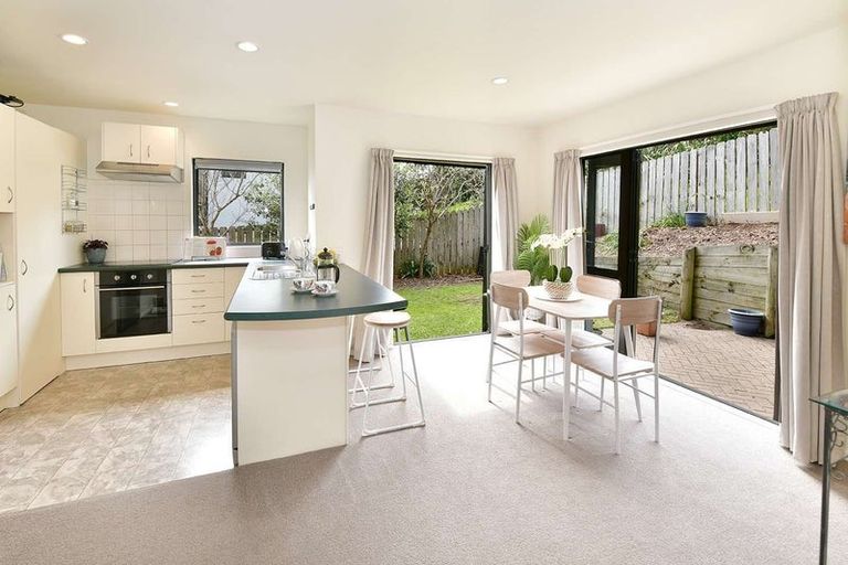 Photo of property in 13b Sunnydale Place, Oteha, Auckland, 0632