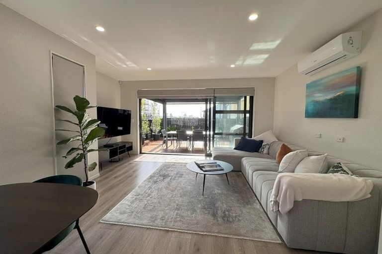 Photo of property in 40 Glidepath Road, Hobsonville, Auckland, 0616