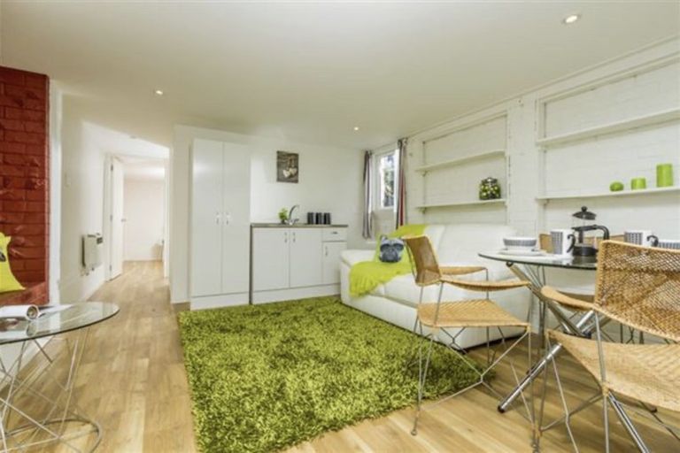 Photo of property in 2/14 Cassino Street, Bayswater, Auckland, 0622