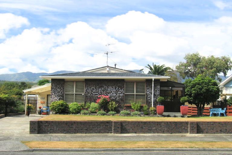 Photo of property in 4 Camden Road, Totara Park, Upper Hutt, 5018