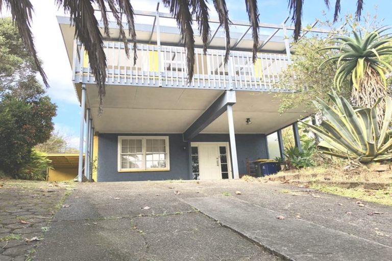 Photo of property in 15 Catalina Crescent, Forrest Hill, Auckland, 0620