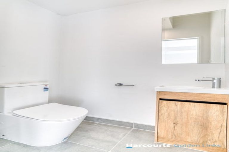 Photo of property in 3/4 Serjeant Street, Henderson, Auckland, 0612