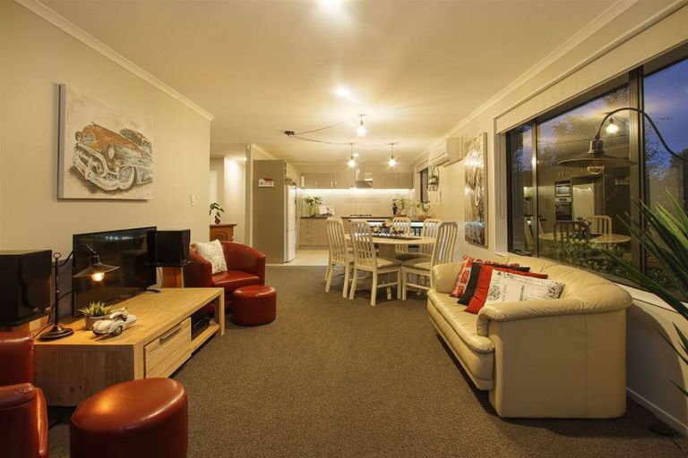 Photo of property in 25 Cape Vista Crescent, Pukekohe, 2120