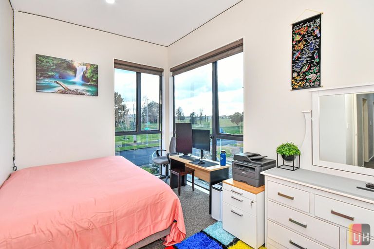 Photo of property in 2 Te Aparangi Road, Papakura, 2110