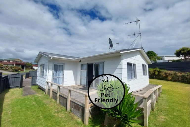 Photo of property in 19 Camellia Avenue, Bell Block, New Plymouth, 4312