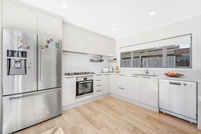 Photo of property in 4 Waihanga Way, Bucklands Beach, Auckland, 2014