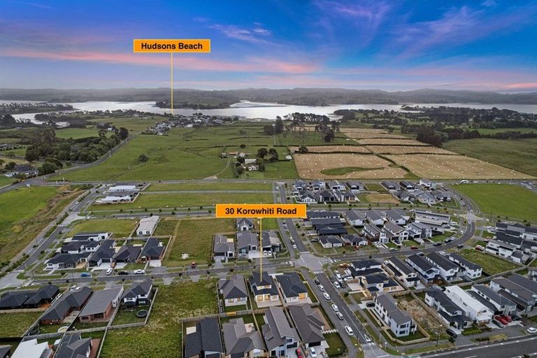 Photo of property in 30 Korowhiti Road, Clarks Beach, 2122