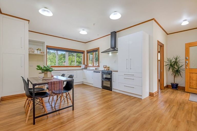 Photo of property in 16 Tokomaru Road, Tokomaru, Palmerston North, 4474