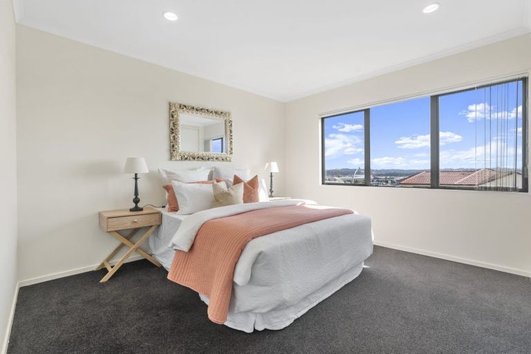 Photo of property in 42 Black Teal Close, Unsworth Heights, Auckland, 0632