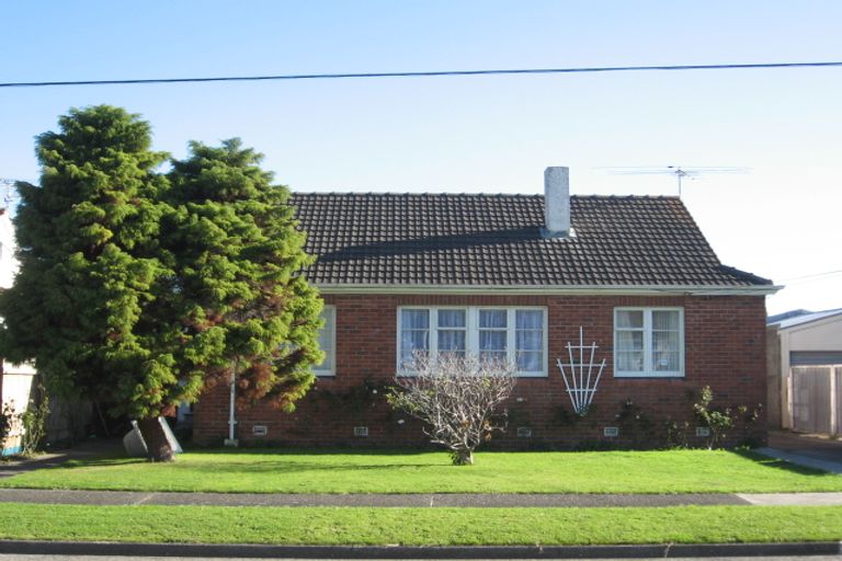 Photo of property in 2 Benge Crescent, Naenae, Lower Hutt, 5011