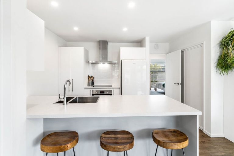 Photo of property in 2/3 Nyoli Street, Northcote, Christchurch, 8052