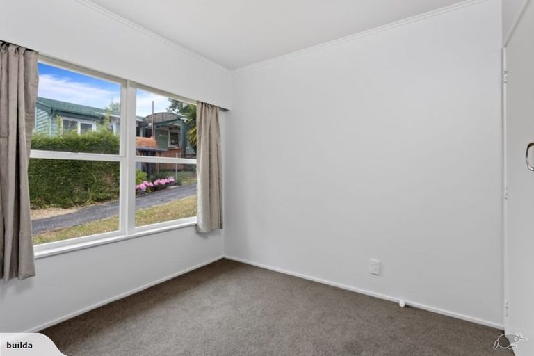Photo of property in 1/12 Kathleen Street, Totara Vale, Auckland, 0627