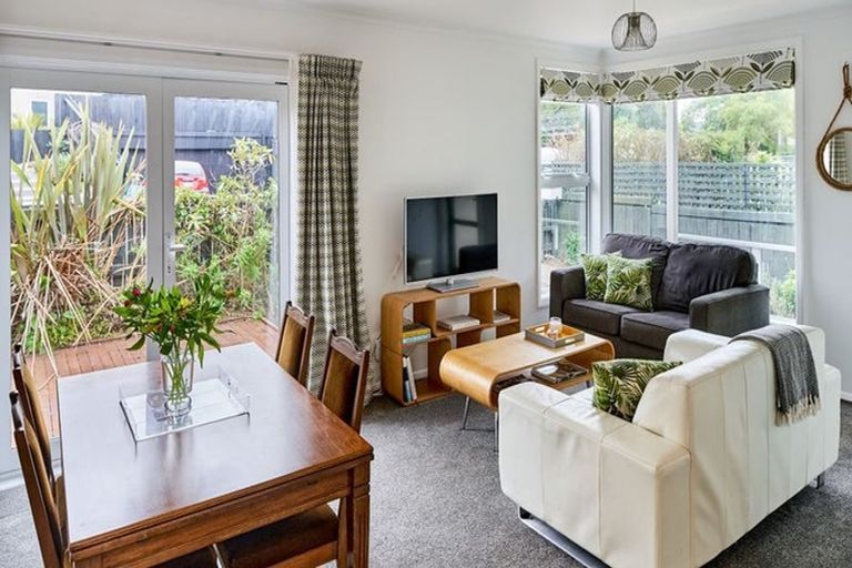 Photo of property in 41-43 Pukatea Street, Eastbourne, Lower Hutt, 5013