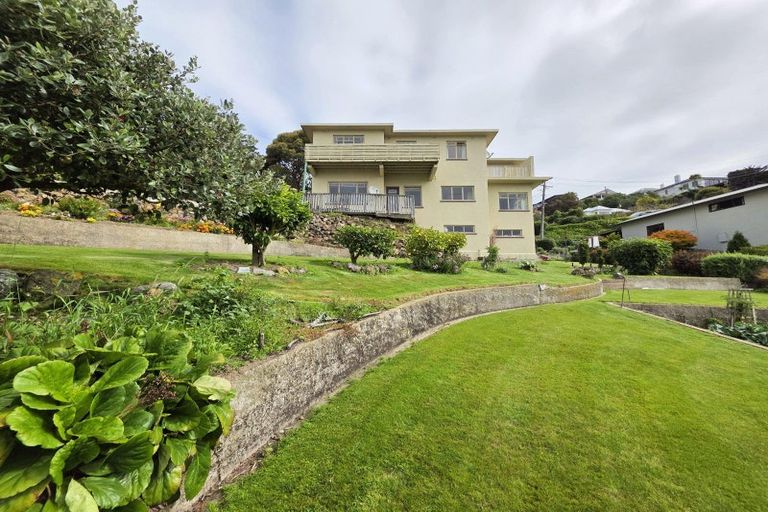 Photo of property in 2 Avon Street, South Hill, Oamaru, 9400