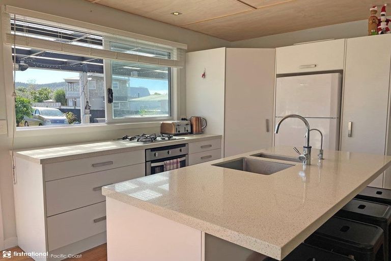 Photo of property in 114 Chartwell Avenue, Whangamata, 3620