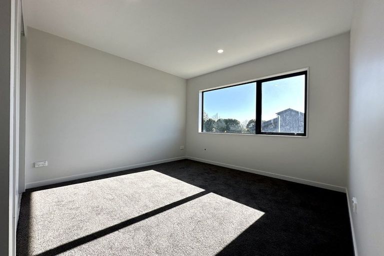 Photo of property in 32 Papai Lane, Massey, Auckland, 0614