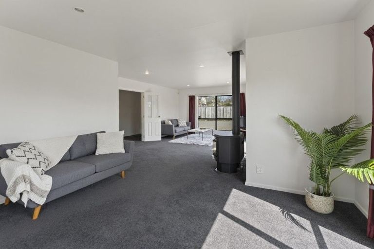 Photo of property in 22 Granville Street, Silverstream, Upper Hutt, 5019