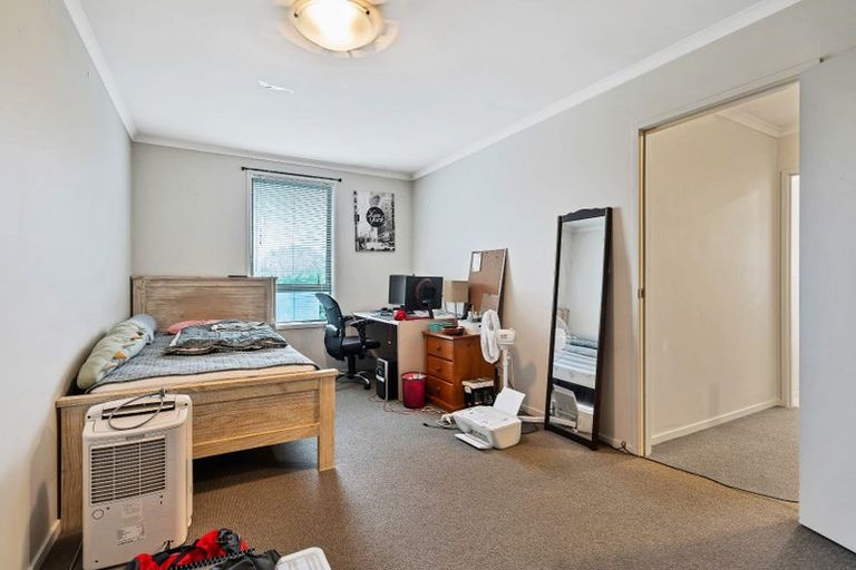 Photo of property in 18 Barnea Circle, Glen Eden, Auckland, 0602