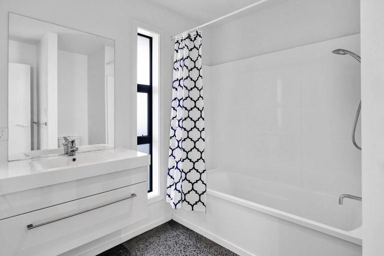 Photo of property in 8 Gladstone Street, Hawera, 4610