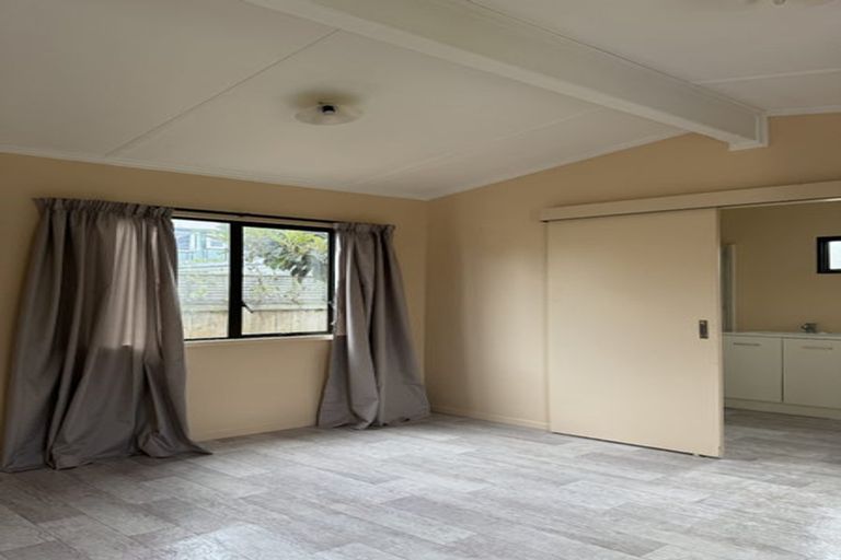 Photo of property in 29 Taikata Road, Te Atatu Peninsula, Auckland, 0610