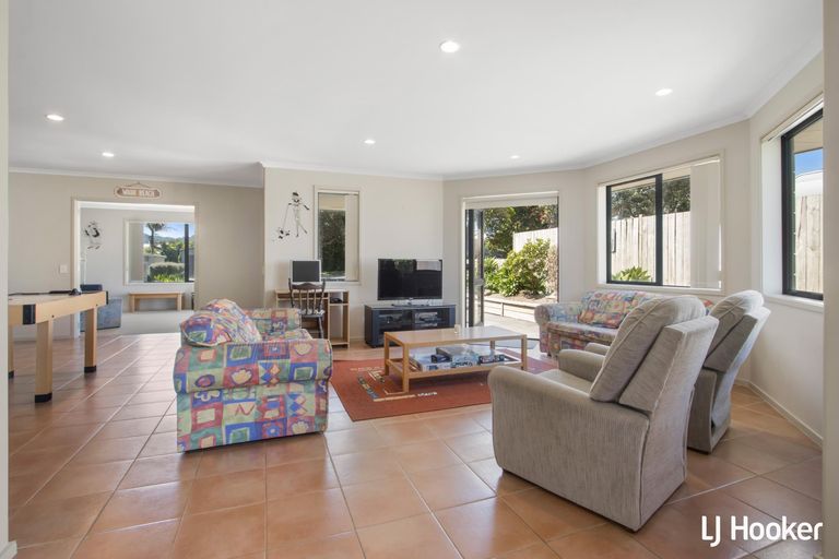 Photo of property in 16 Reo Crescent, Waihi Beach, 3611