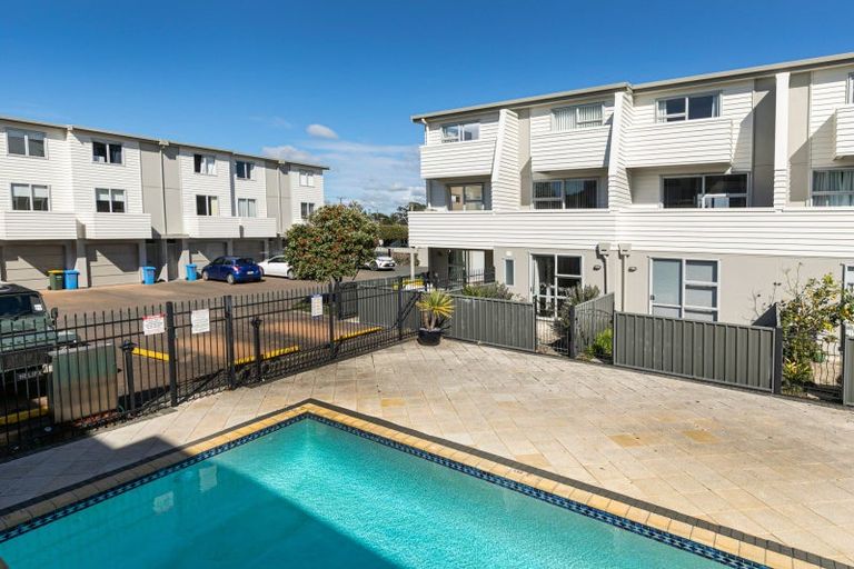 Photo of property in 14/3 Riverside Road, Orewa, 0931