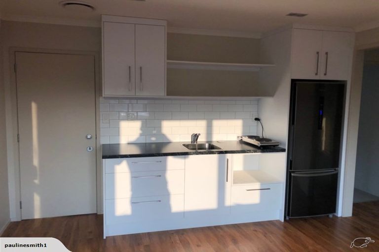 Photo of property in 25 Darren Crescent, Half Moon Bay, Auckland, 2012