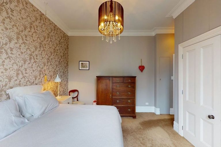 Photo of property in 37 Grove Road, Kelburn, Wellington, 6012