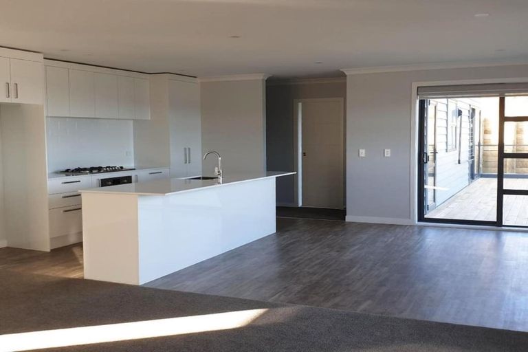 Photo of property in 9a Grumman Lane, Newlands, Wellington, 6037