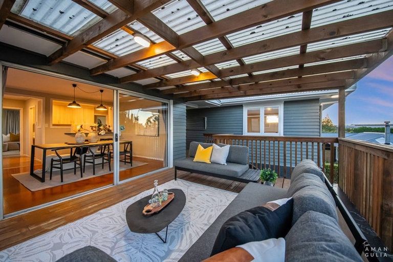 Photo of property in 27 Amberley Avenue, Te Atatu South, Auckland, 0610