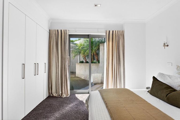 Photo of property in 40 Roslyn Road, Bluff Hill, Napier, 4110