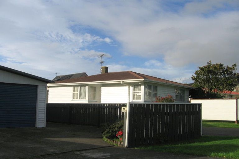 Photo of property in 15a Linden Avenue, Tawa, Wellington, 5028