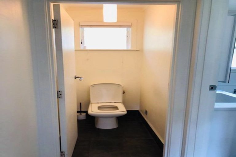 Photo of property in 61 Peach Road, Glenfield, Auckland, 0629