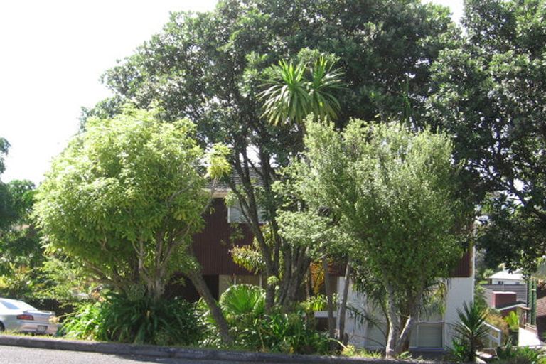 Photo of property in 2/20 Aotearoa Terrace, Murrays Bay, Auckland, 0630