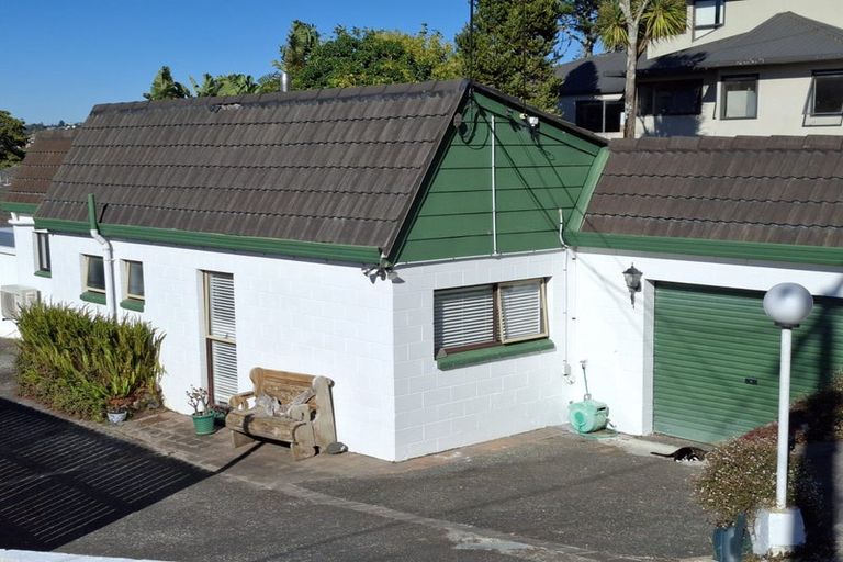 Photo of property in 1/64 Carlisle Road, Browns Bay, Auckland, 0630