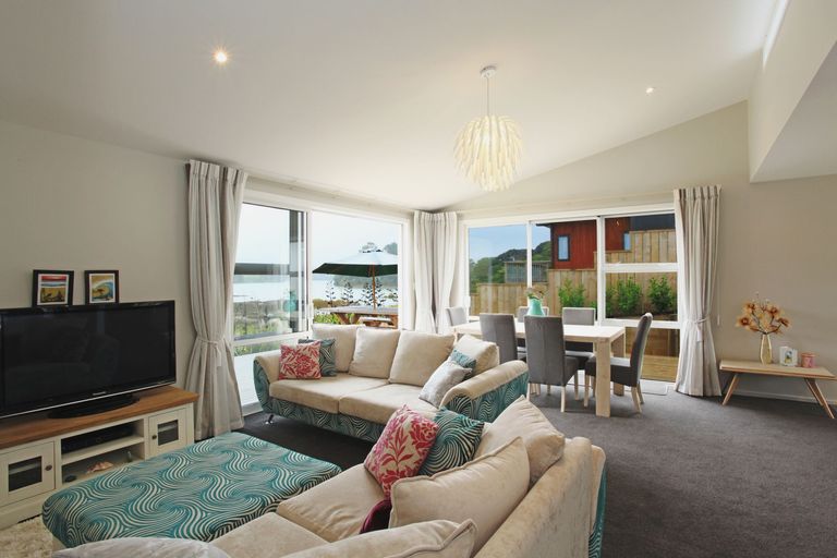 Photo of property in 19 Robertson Street, Raglan, 3225