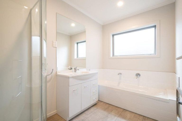 Photo of property in 91b Wharf Road, Te Atatu Peninsula, Auckland, 0610