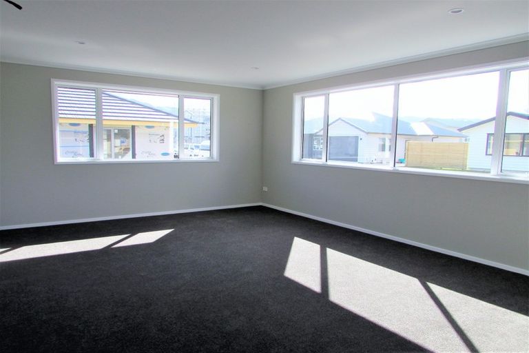 Photo of property in 17 Poulson Grove, Trentham, Upper Hutt, 5018