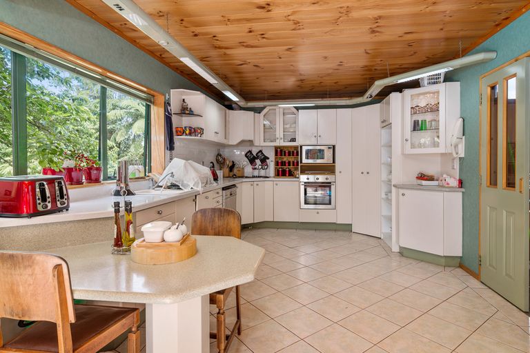 Photo of property in 70 Grand Vue Road, Kawaha Point, Rotorua, 3010