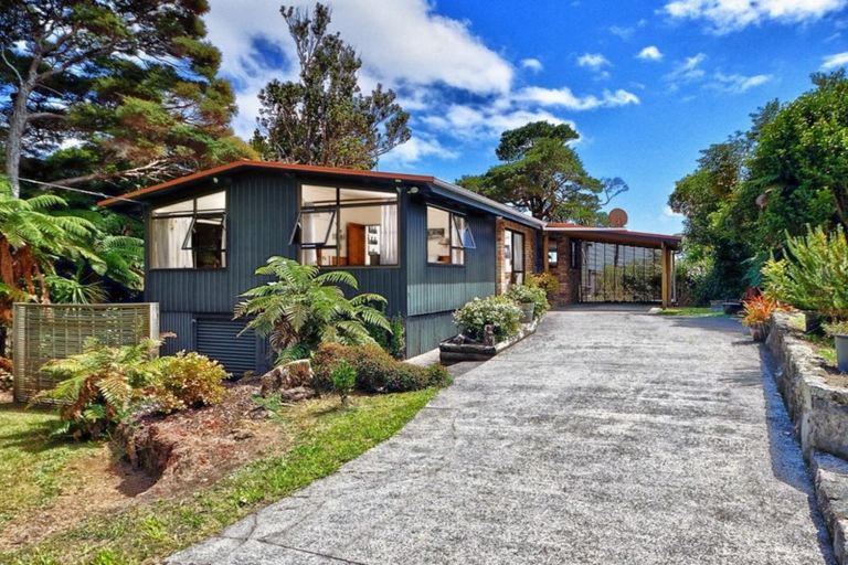Photo of property in 256 Piha Road, Piha, New Lynn, 0772